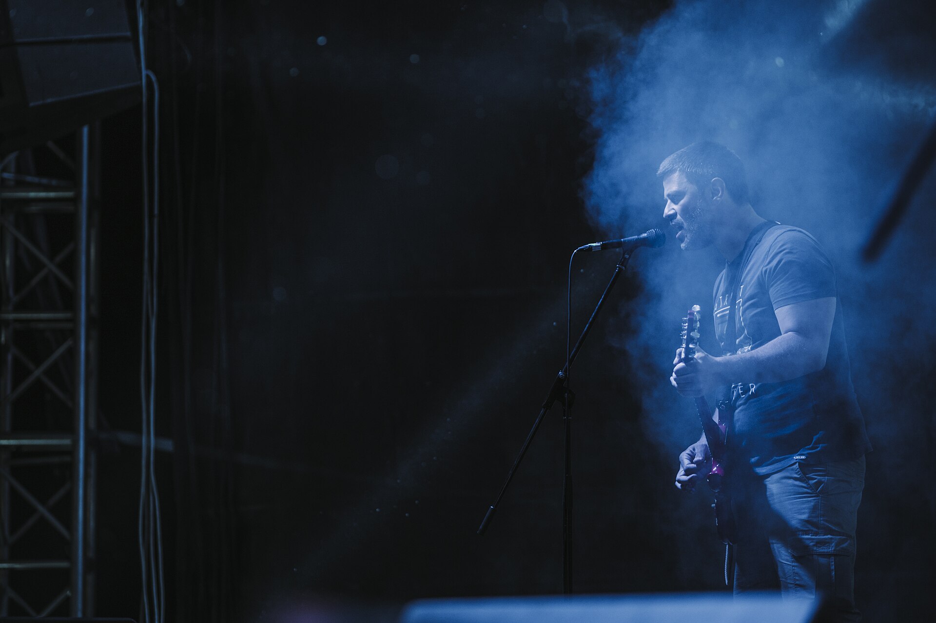 Real-time audio intelligence platform listening to a live music venue